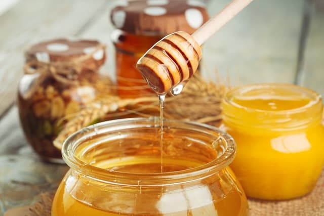طب سنتی ؛ خواص عسل طبیعی و نقش آن در بهبود سلامت عمومی