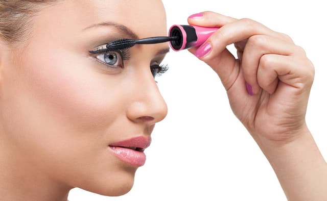 چگونه درست ریمل بزنیم؟ اشتباهات رایج ریمل زدن