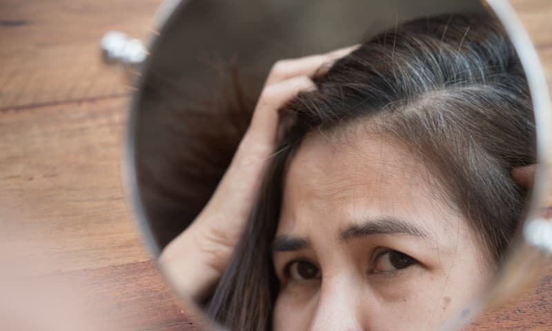 چگونه موهای سفید کمتری داشته باشیم؟