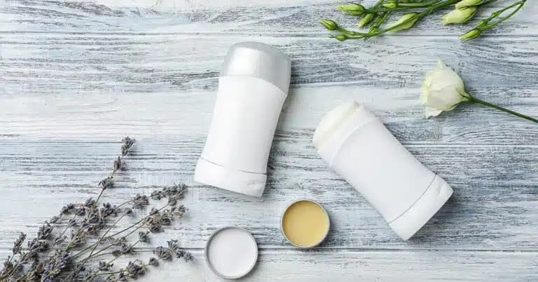 دئودورانت طبیعی استفاده کنیم یا ضد تعریق معمولی؟