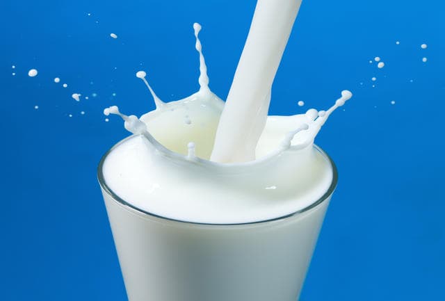 شیر را گرم بخوریم یا سرد؟