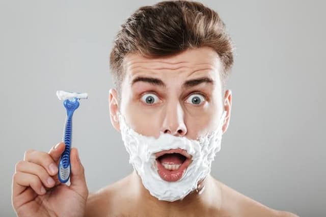 تیغ وسیله مناسبی برای اصلاح صورت نیست