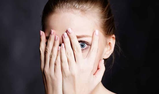 وقتی دچار حملات هراس می‌شوید این اتفاقات در بدن‌تان می‌افتد/ راهکارهای مقابله+ اینفوگرافیک
