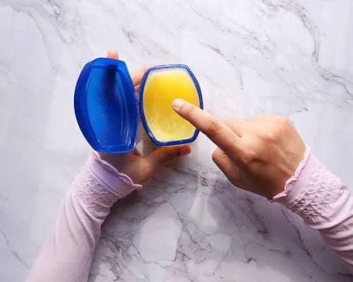 وازلین فقط برای خشکی پوست نیست؛ این کاربردهایش واقعاً غافلگیرتان می‌کند