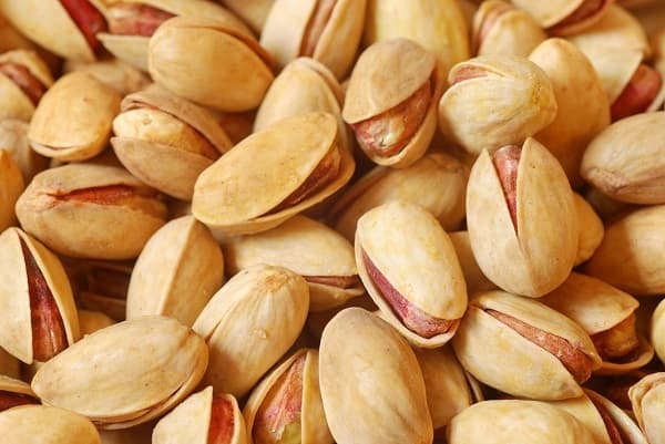 مغز این آجیل ضدکم خونی، ضدپوکی استخوان، ضد پیری، ضداستفراغ، ضداستخوان درد است