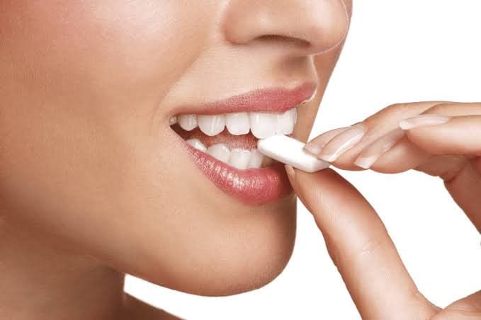 زایلیتول برای قلب بی‌خطر است؟ آدامس بدون قند هم بی‌خطر نیست؟