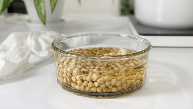 خیساندن حبوبات قبل از پخت چه فایدهای دارد؟