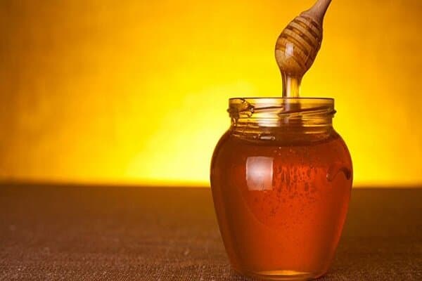 عسل، فراتر از یک شیرین‌کننده؛ پژوهش‌های تازه از نقش آن در کاهش التهاب، سلامت گوارش و ترمیم زخم می‌گویند