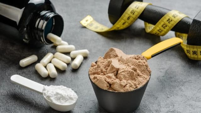 کراتین فراتر از باشگاه؛ یافتههای تازه درباره فواید آن برای میانسالان و هشدار درباره مکملهای تقلبی