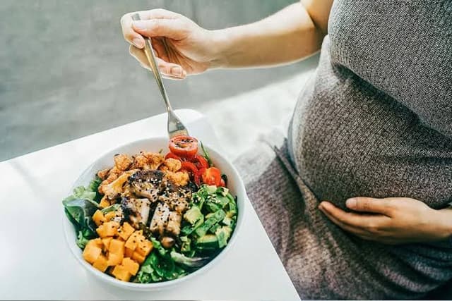 رژیم غذایی مدیترانه‌ای مادر در بارداری با کاهش احتمال کولیک و اگزما در نوزادان مرتبط است