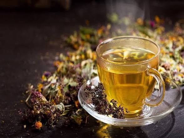 دمنوش‌های گیاهی همیشه بی‌خطر نیستند؛ هشدار درباره مصرف خودسرانه داروهای گیاهی