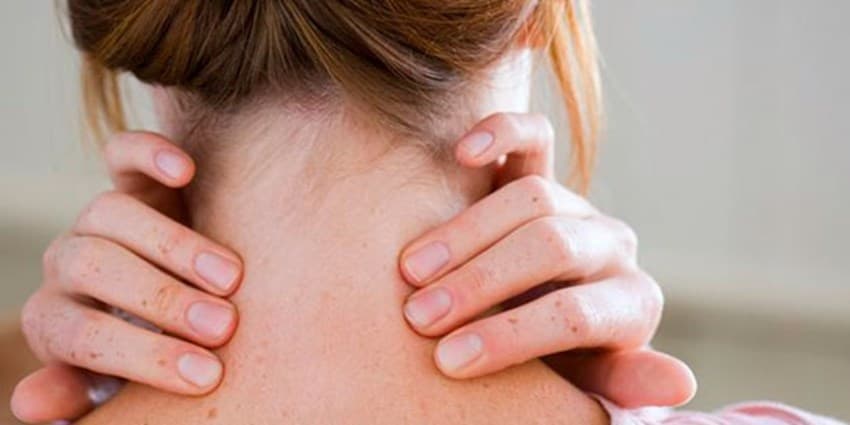 علل لکه های قهوه ایِ گردن و راههای درمان آن