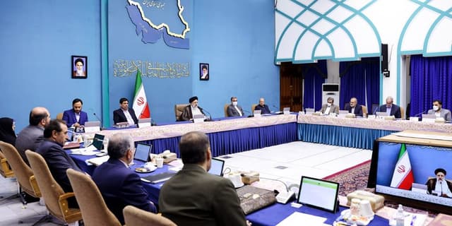 اصلاح مصوبه تعیین سقف کارانه پزشکان توسط دولت