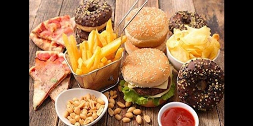 خوردن غذاهایی که بعد از ۵۰ سالگی ممنوع است