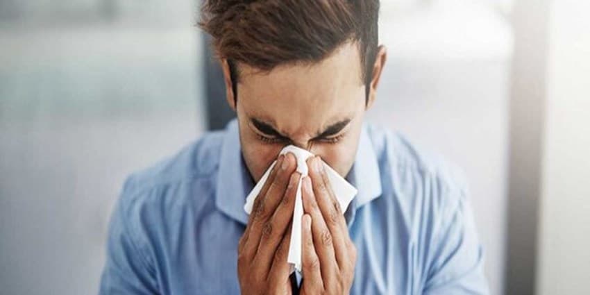 خطر خفگی در کمین! | چرا نباید عطسه خود را نگه دارید؟