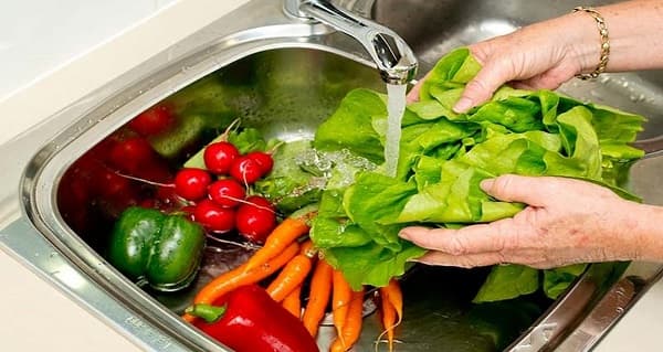با این مواد غذایی سبزیجات را ضد عفونی کنید