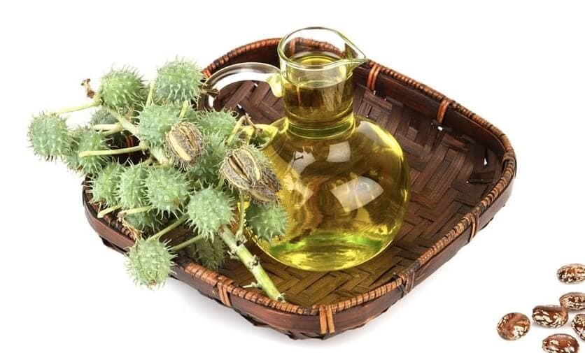۱۰ خاصیت روغن کرچک برای پوست صورت و بدن