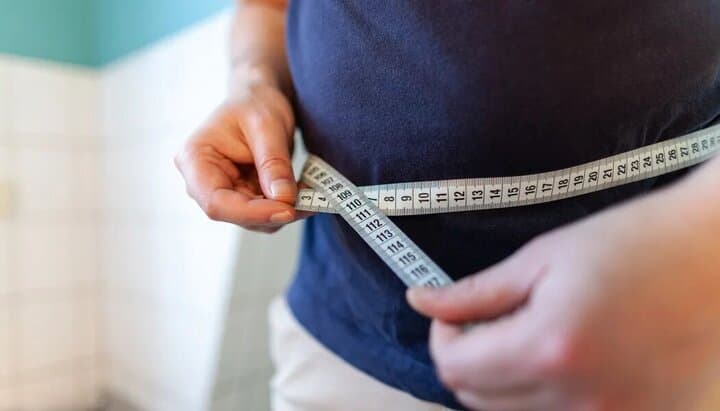 چرا در میانسالی با وجود کمخوری باز هم چاق میشویم؟
