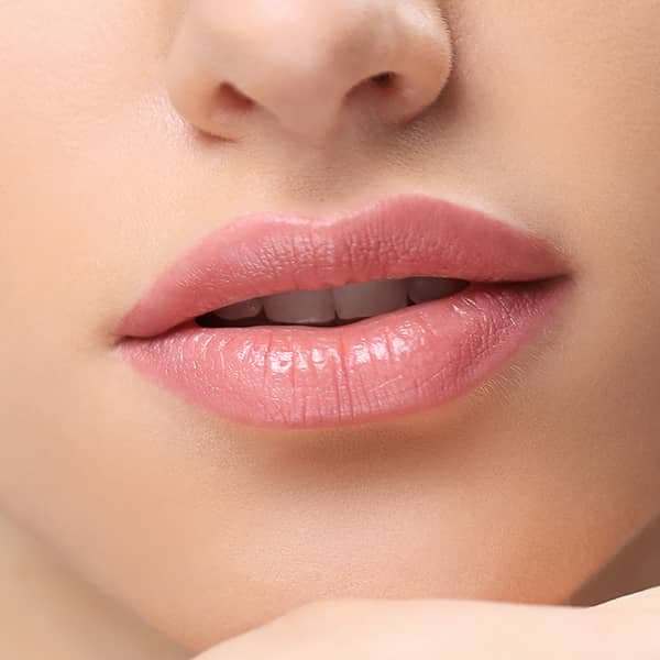 مراقبت از لبها در برابر خشکی و ترکخوردگی