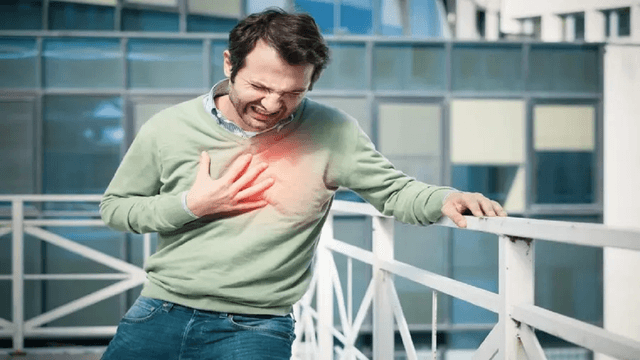 این علائم میگوید به زودی یک حمله قلبی رخ میدهد