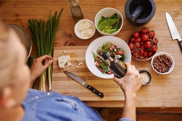 چرا با اینکه کم غذا میخورم ولی باز هم چاق میشوم؟