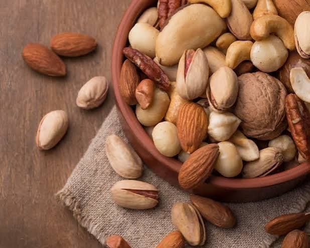 خوردن مغزها چه فوایدی برای بدن دارد؟ یک میانوعده کوچک با ارزش غذایی بالا
