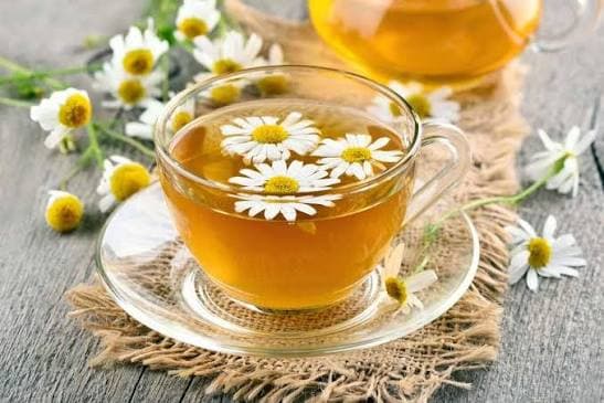 بابونه برای خواب مفید است؟ یافتههای علمی درباره یک دمنوش سنتی