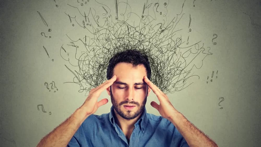 چرا ذهن ما درگیر فکرهای منفی میشود؟ راهکارهایی برای مدیریت افکار منفی
