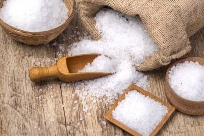 چرا مصرف نمک قبل و بعد غذا توصیه میشود؟