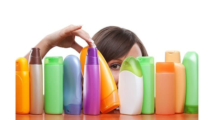 آیا شامپوها باعث ریزش مو میشوند؟