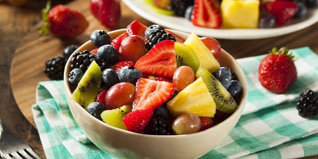 حذف میوه از رژیم غذایی؛ چرا این تصمیم میتواند اشتباه باشد؟