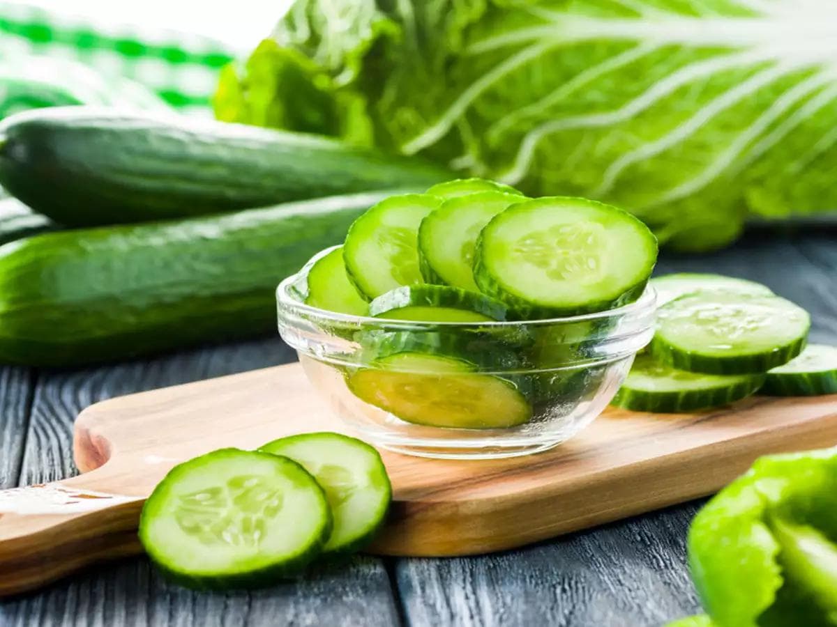 درمان این همه بیماری و احیای پوست با مصرف خیار+ روش تهیه ماسک خیار