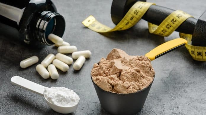 کراتین فراتر از باشگاه؛ یافتههای تازه درباره فواید آن برای میانسالان و هشدار درباره مکملهای تقلبی