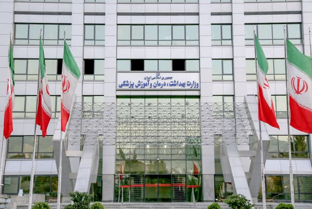وزارت بهداشت بر ساماندهی فعالیتهای طب ایرانی و مقابله با تبلیغات درمانی غیرمجاز تأکید کرد