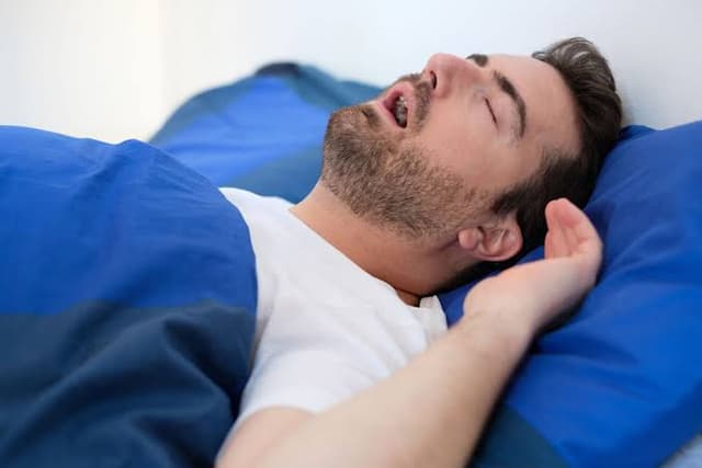 آپنه خواب چیست و چگونه به قلب آسیب میزند؟