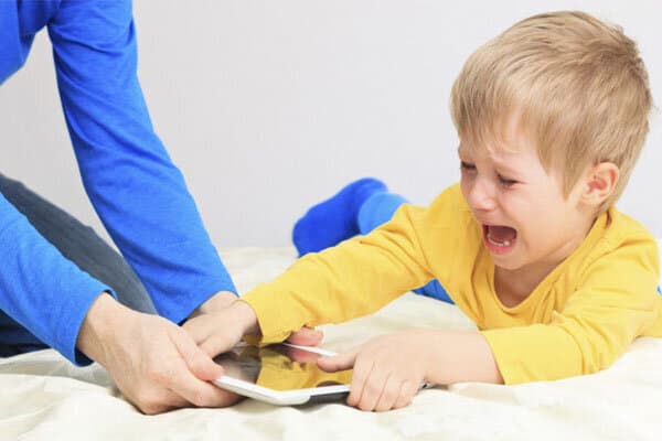 هشدار درباره یک اختلال روانی در نوجوانان؛ چرا دوری از موبایل باعث اضطراب شدید میشود؟