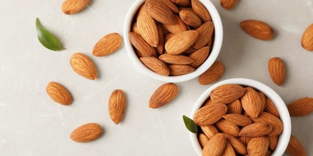 با کمک بادام لاغر شده و سیر بمانید