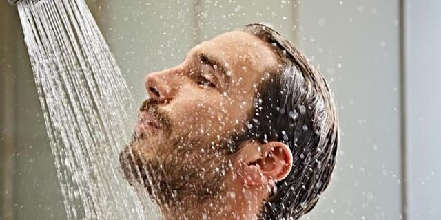 روش صحیح حمام کردن و دوش گرفتن