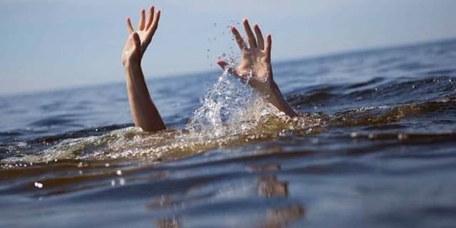 نجات ۱۲ فرد غرق شده در کردستان