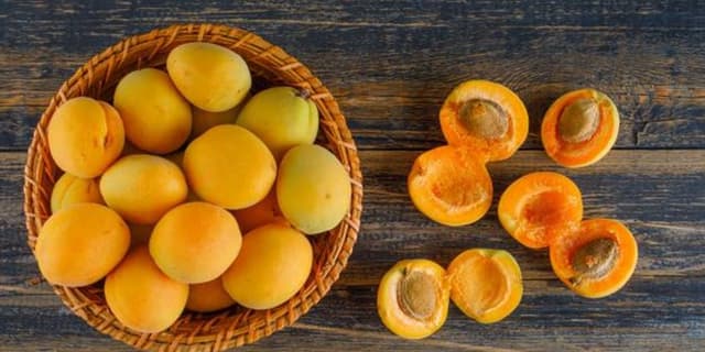 مضرات مرگبار خوردن مغز هسته زردآلو
