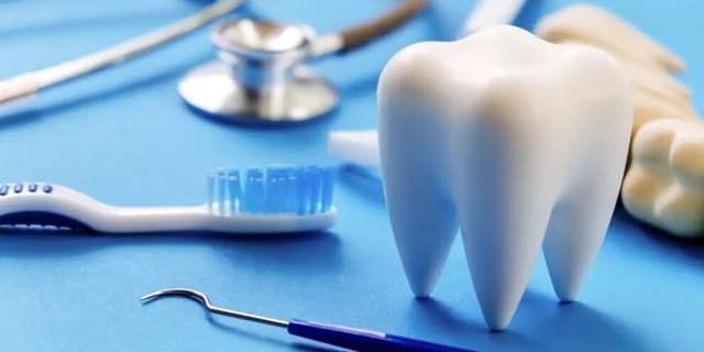 چرا دندانها زرد میشوند و چه باید کرد؟
