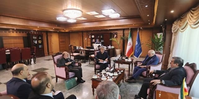 دیدار و گفتگوی مدیران موسسه بهداری رزمی با وزیر بهداشت