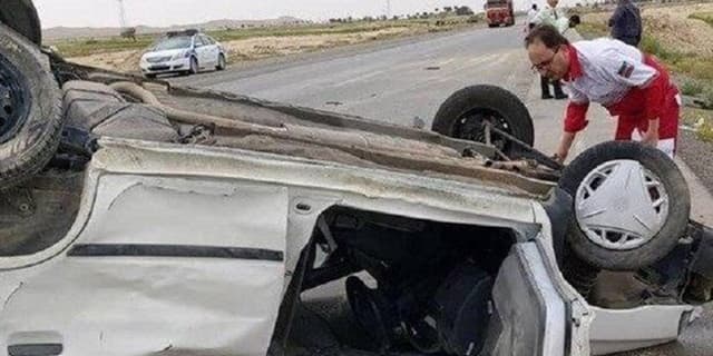مصدوميت 10 نفر در واژگونی 2 خودروی پراید