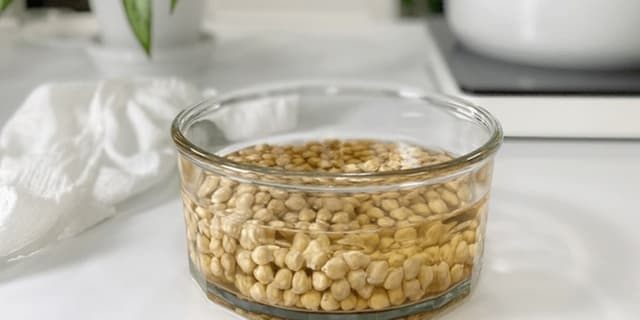 خیساندن حبوبات قبل از پخت چه فایدهای دارد؟+اینفوگرافیک